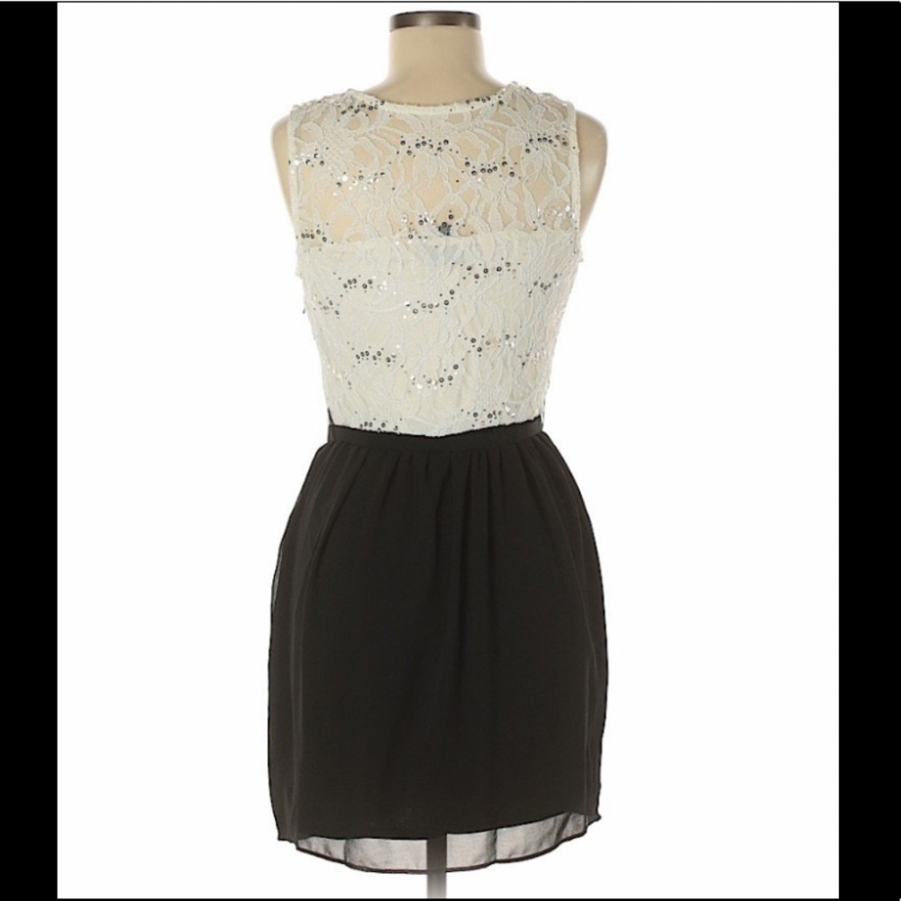 NEW Iz Byer California Sleeveless Lace Top… - Picture 11 of 14